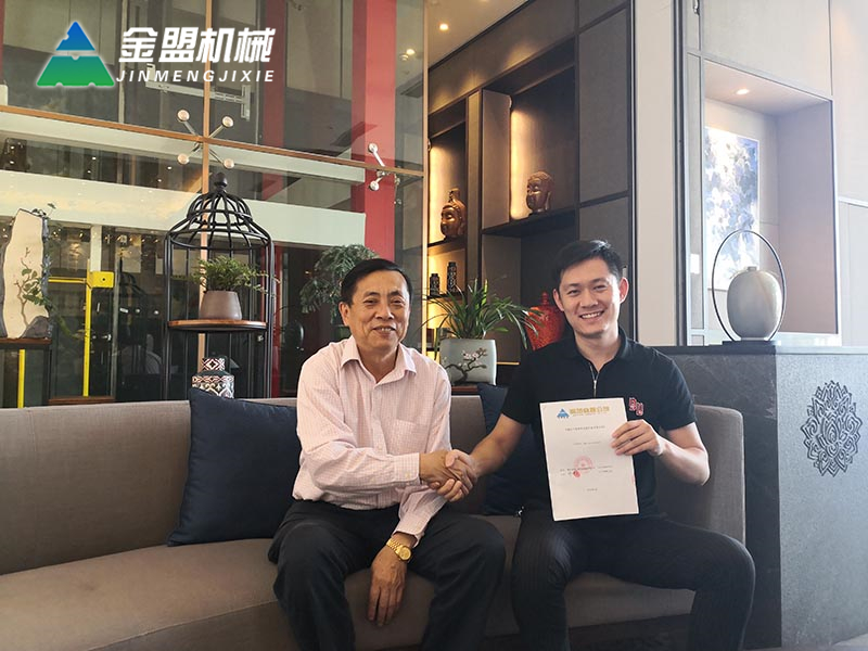 泰国卢总签订10寸绞吸船