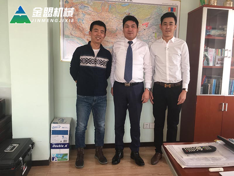 蒙古客户签订淘金船合同